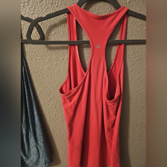 Lululemon 2 tanks size 8 - Picture 2 of 4